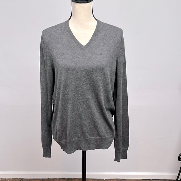 Banana Republic V-Neck Sweater - Picture 1 of 6